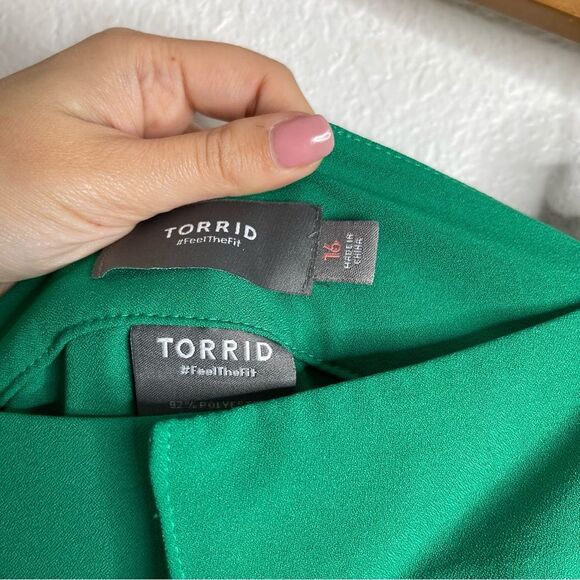 Torrid Green Pleated Shorts Size 16 - Picture 4 of 5